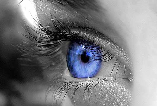 chica de los ojos azules