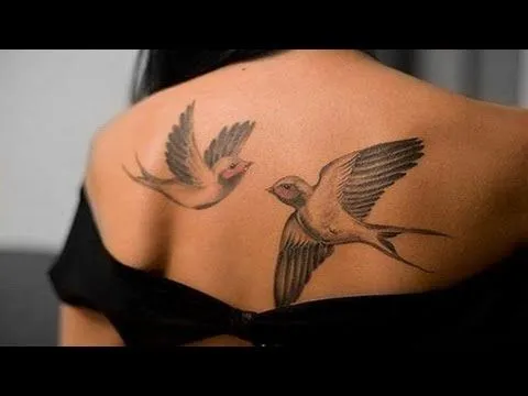 La Chica del Tatuaje con Pajaritos - YouTube