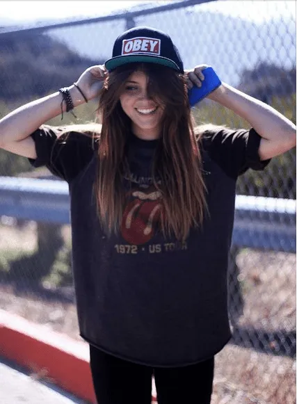 Chicas con gorras planas obey - Imagui