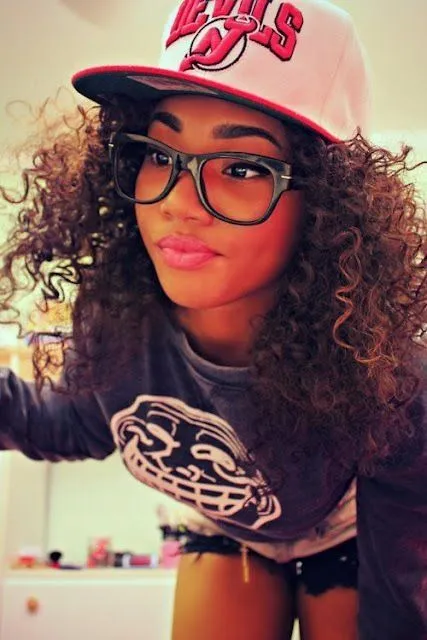 Muchachas con gorras planas obey - Imagui