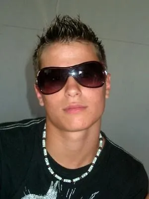 Chicos guapos con lentes - Imagui