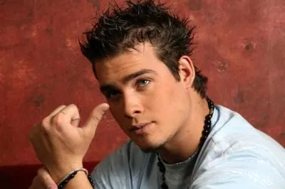 Chicos y Hombres: Hombres Guapos, Hector