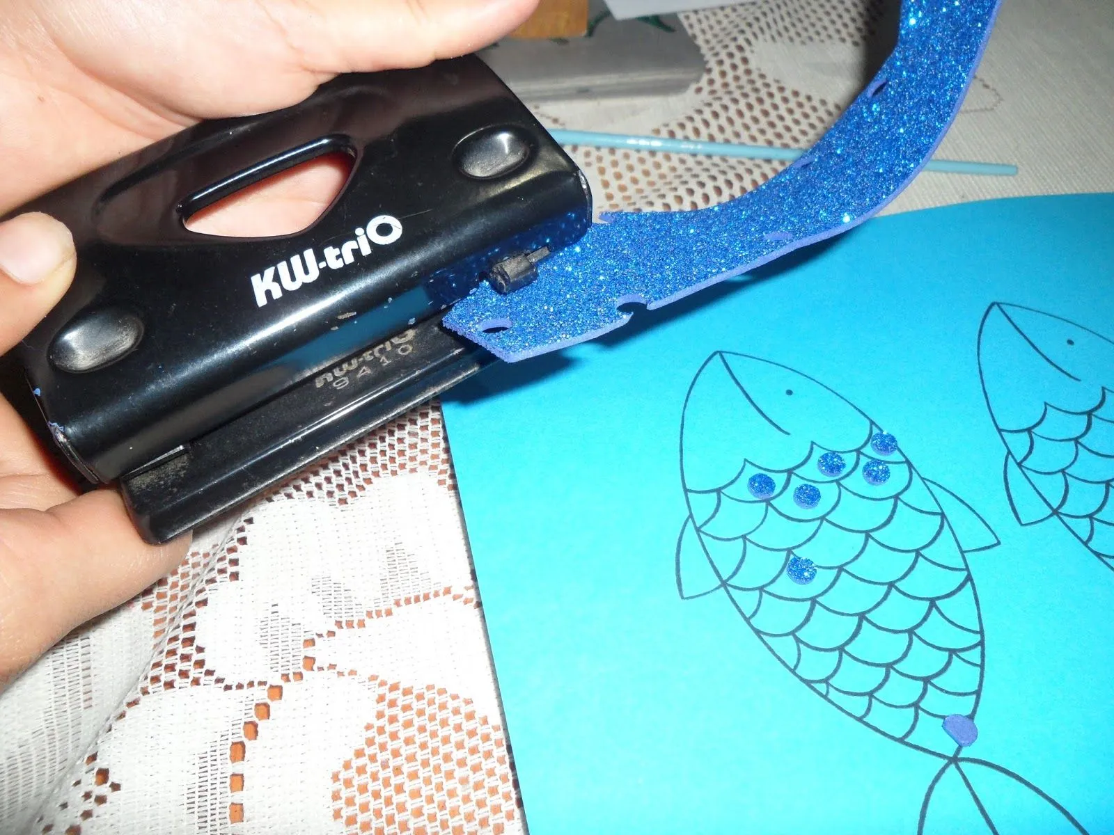 CHIKIIDEAS": Peces de origami y de papel de colores con foami.