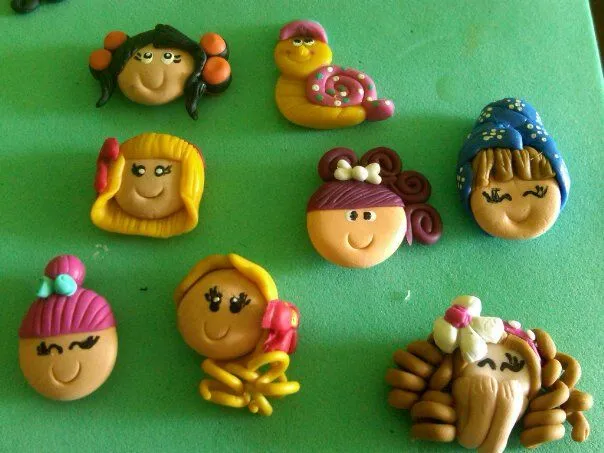 Chikitit@s Travies@s: Muñecas y caritas de masa Flexible Chikitit@s Travies@s: Muñecas y caritas de masa Flexible