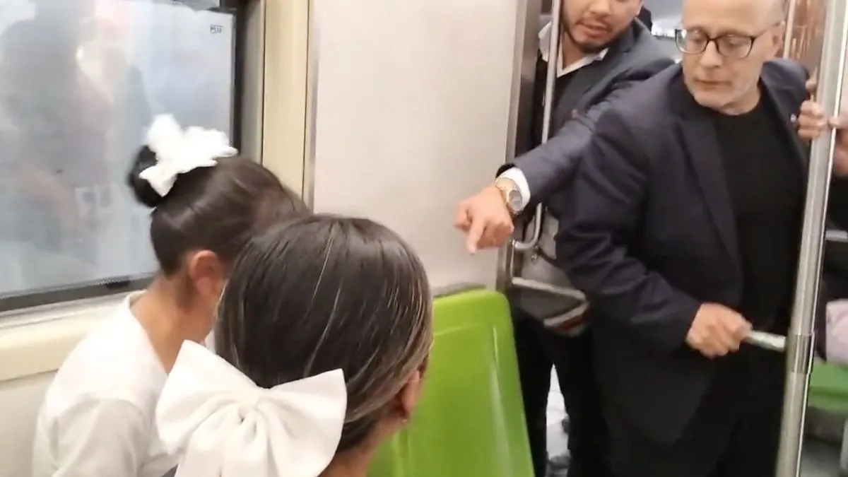 chilango - ¡Es muy injusto!: graban a policías que esposaron a jovencitas por quedarse dormidas en el Metro CDMX