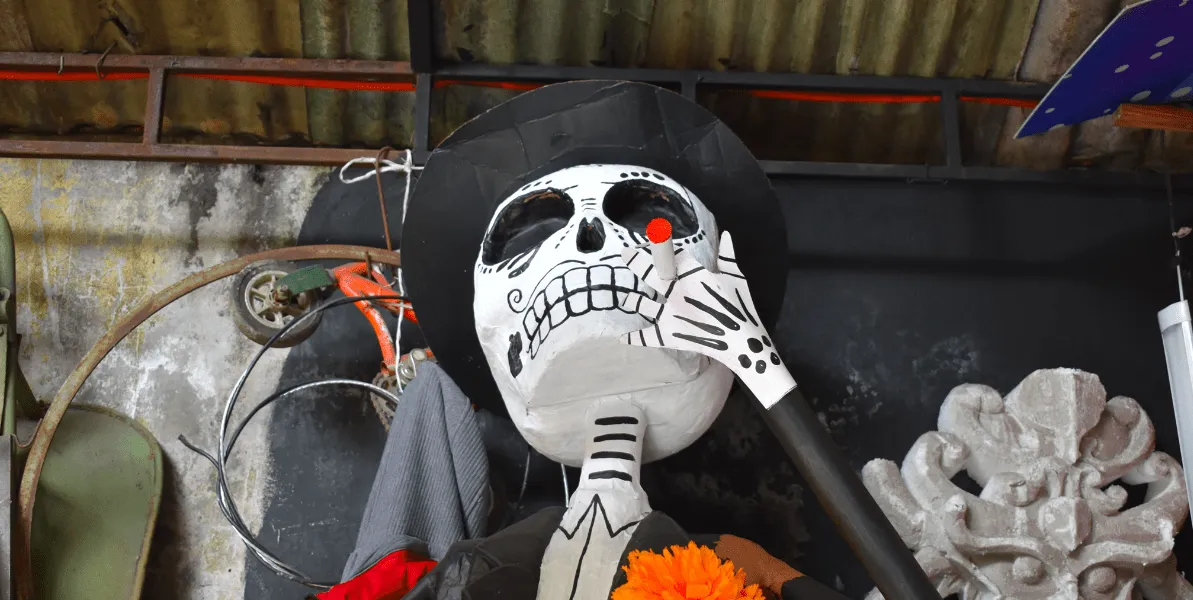 chilango - Dentro de un taller de cartonería preparándose para el Día de Muertos chilango - Dentro de un taller de cartonería preparándose para el Día de Muertos