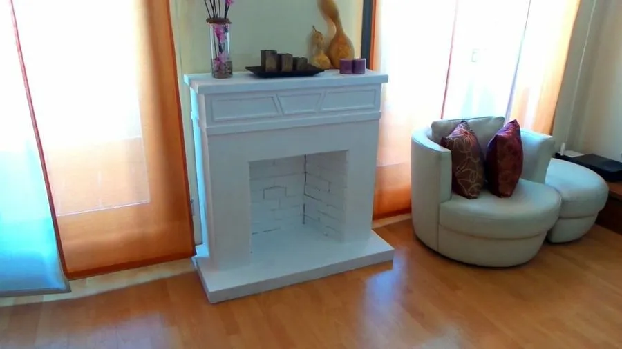 Una chimenea hecha con cajas de cartón reciclado | Manualidades