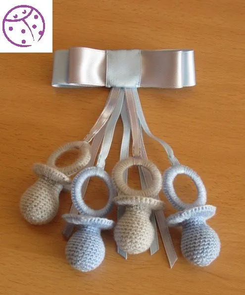 Chincheteando: CHUPETES DE CROCHET EN GRIS Y CELESTE!!! Chincheteando: CHUPETES DE CROCHET EN GRIS Y CELESTE!!!