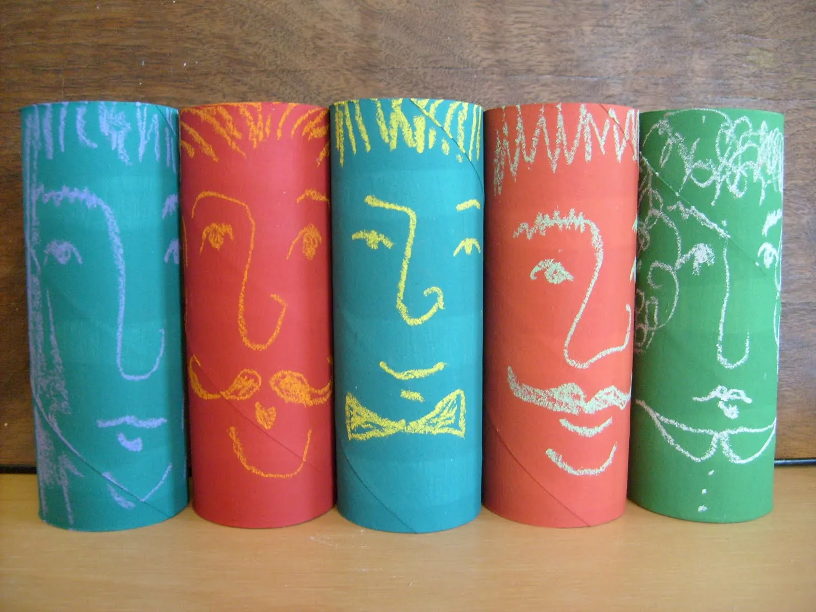 chiribambola: Manualidades con tubos de papel higiénico. chiribambola: Manualidades con tubos de papel higiénico.
