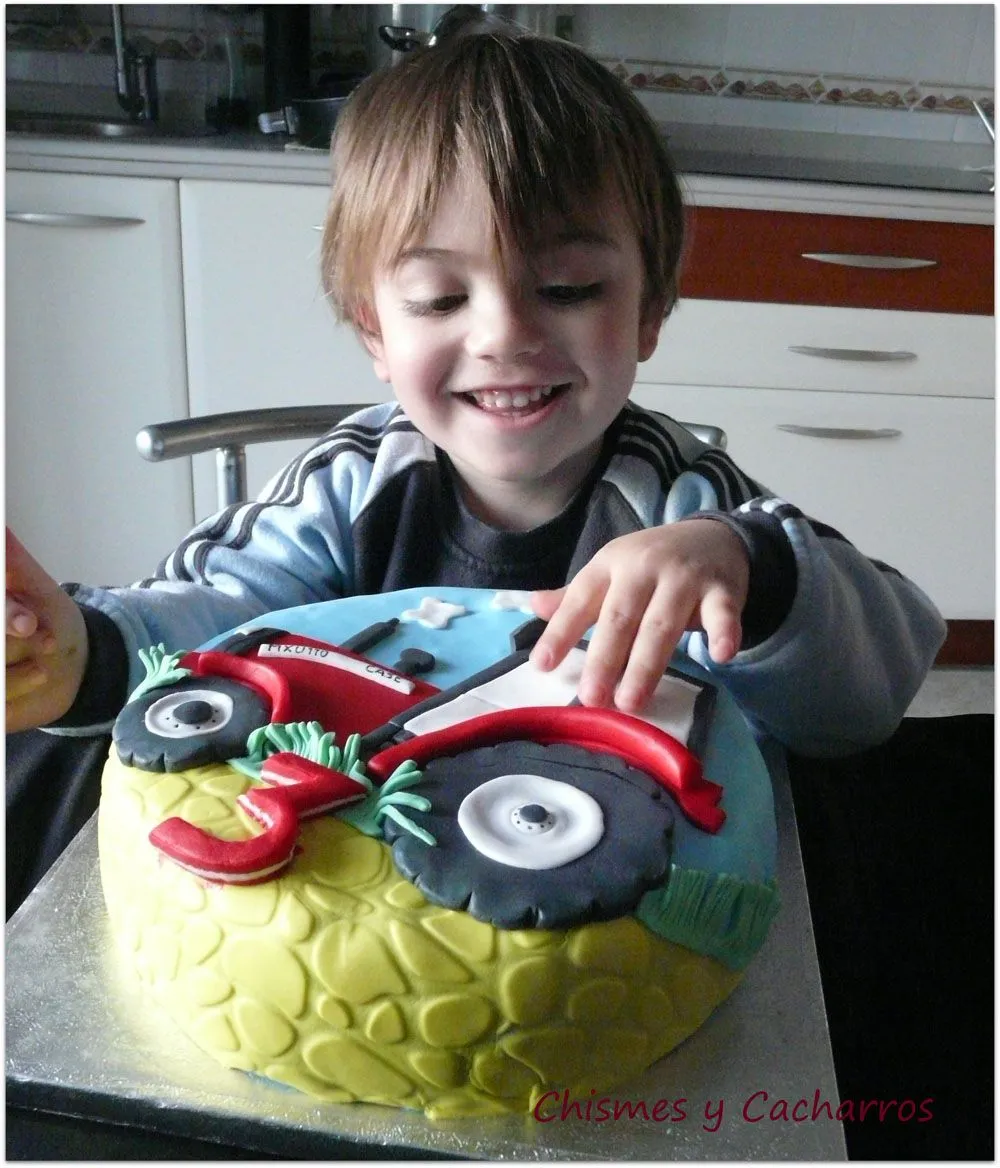 Chismes y Cacharros: Tarta tractor para el cumpleaños de Alvaro