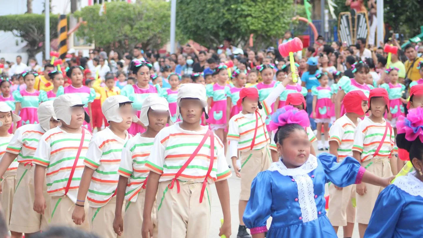 Se les 'chispoteó': Hacen desfile de la Revolución Mexicana con disfraces del Chavo del 8 – El Financiero Se les 'chispoteó': Hacen desfile de la Revolución Mexicana con disfraces del Chavo del 8 – El Financiero