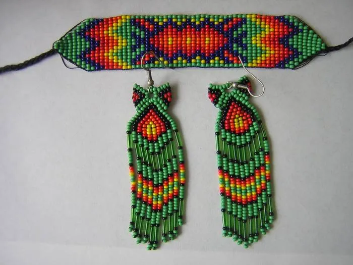 Manillas tejidas con chaquiras - Imagui