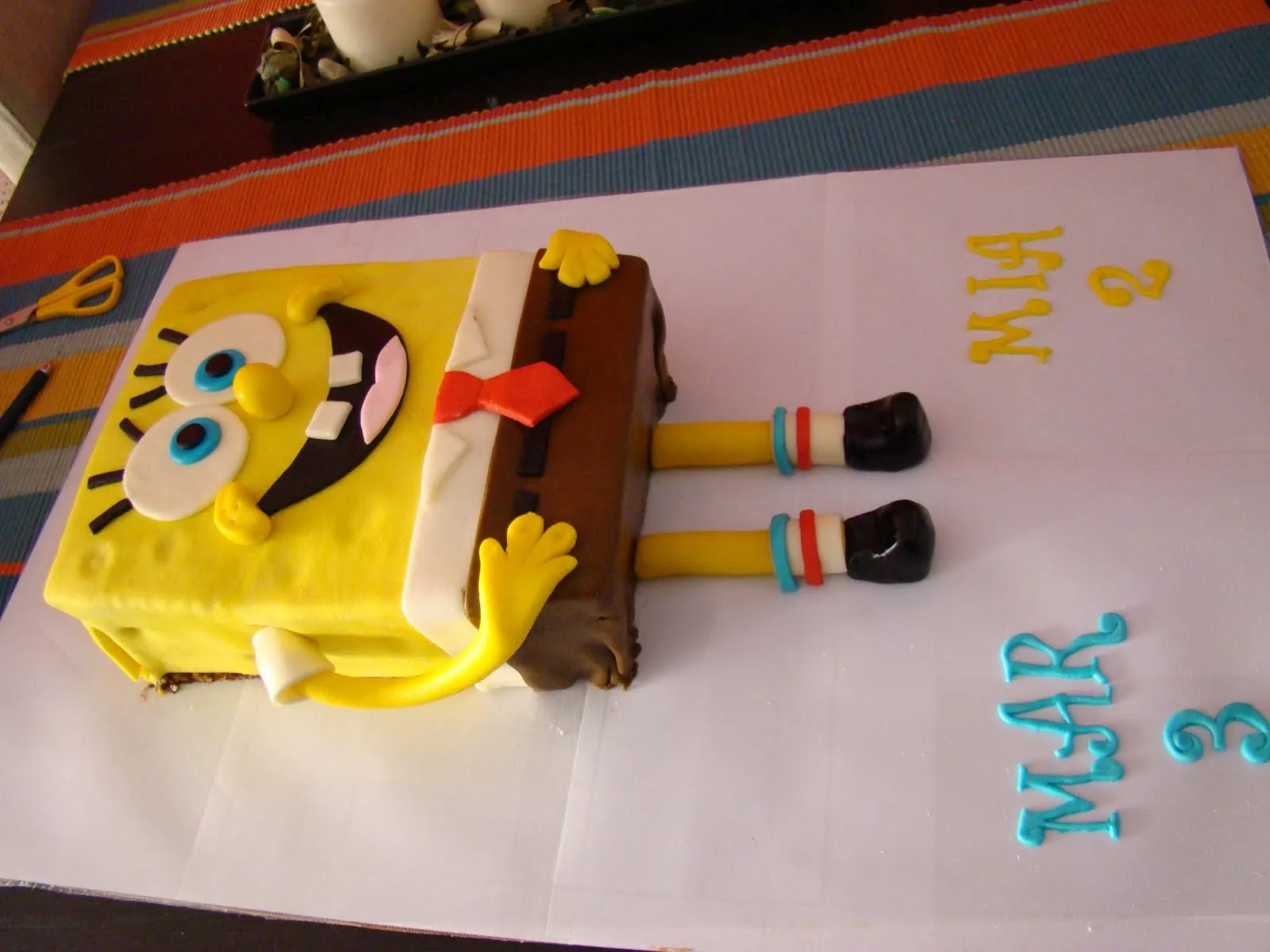 Para chuparse los dedos: Mi primera tarta fondant (BOB ESPONJA) Para chuparse los dedos: Mi primera tarta fondant (BOB ESPONJA)
