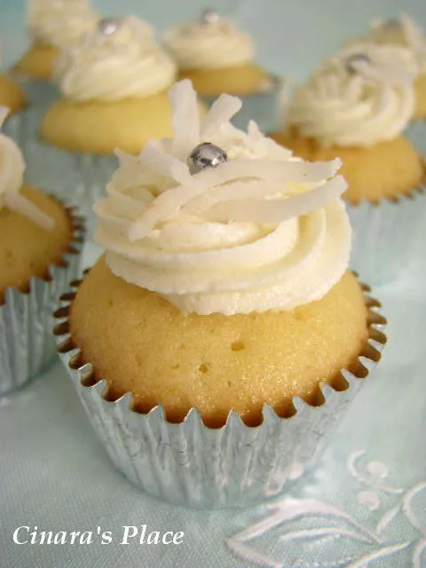 Cinara's Place: Coconut Cupcakes