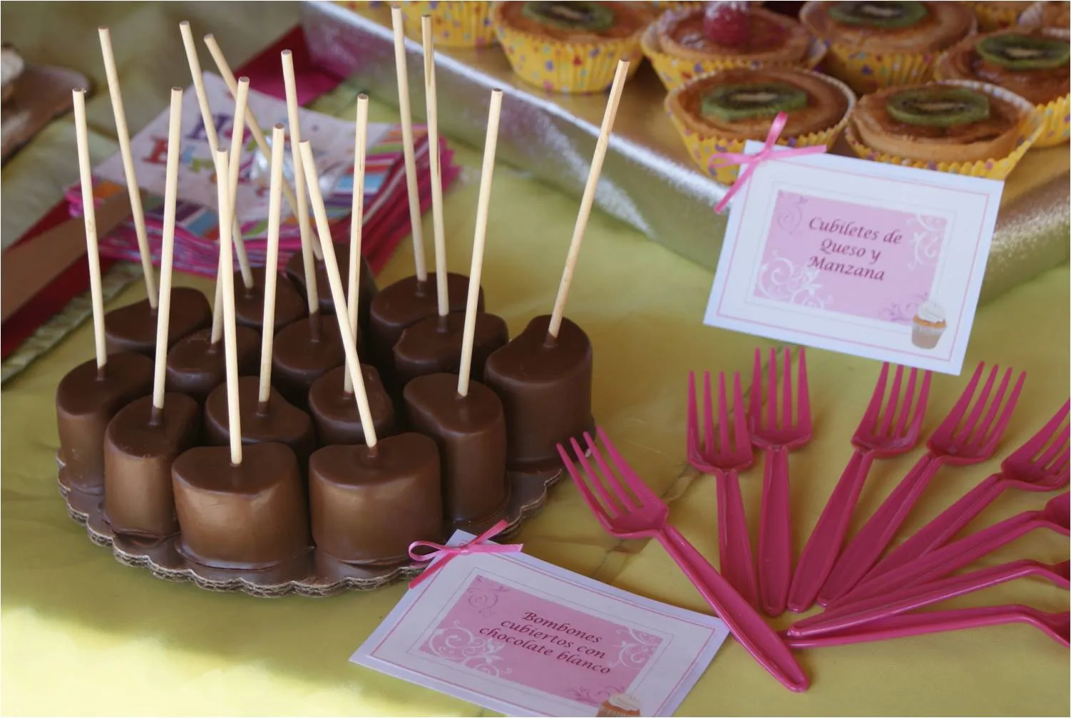 Cinnamon Reposteria: Mesa de Postres-