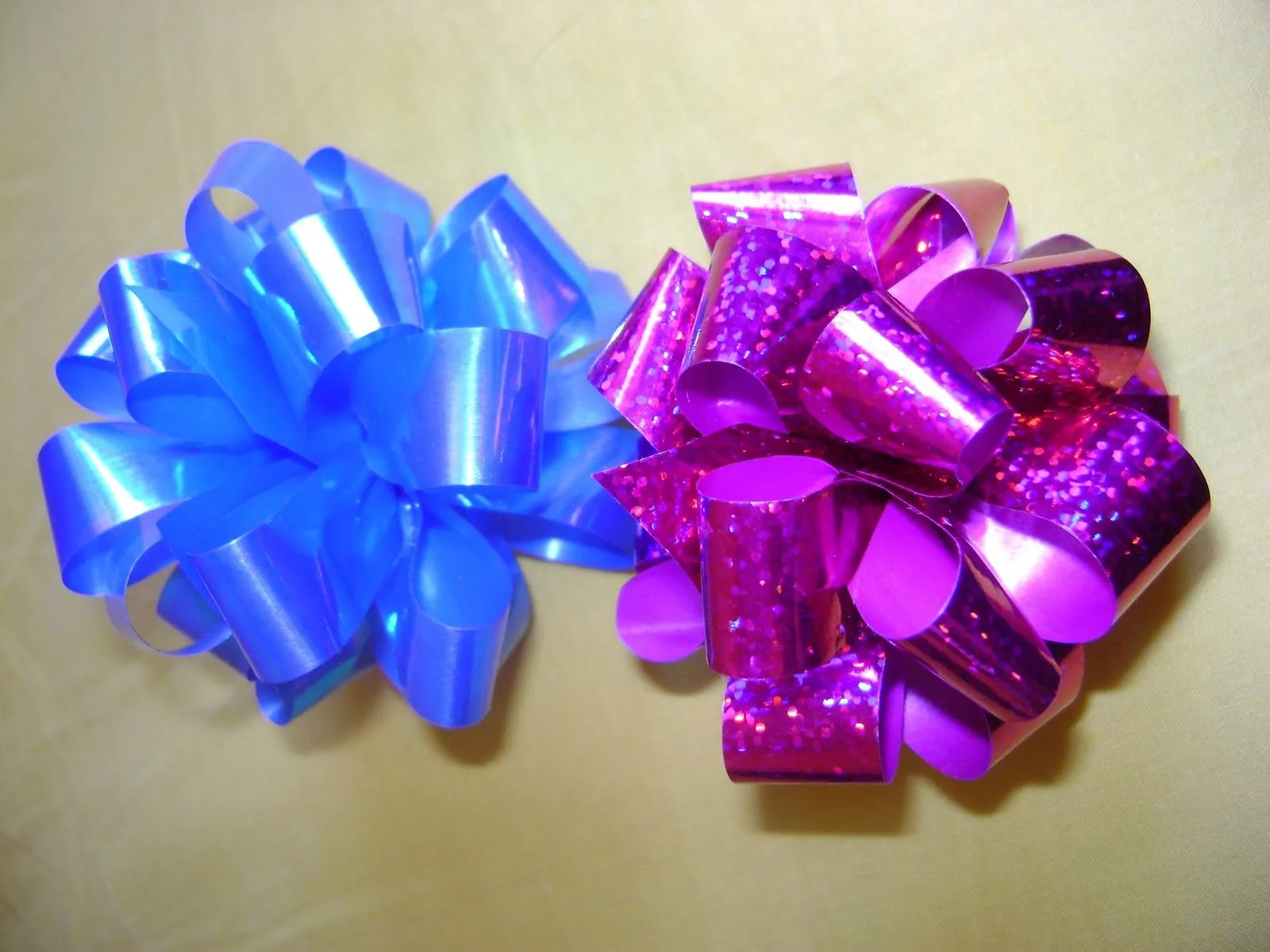 Moño para regalo desde 10 cm. en cinta holográfica Moño para regalo desde 10 cm. en cinta holográfica