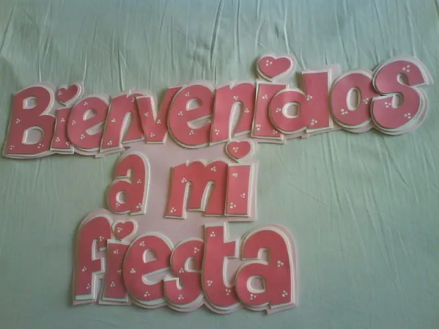 CINTIA; artesanias en goma eva y cartón corrugado