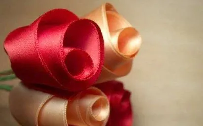 Cómo hacer un cinturón con una cinta | Aprender manualidades es ... Cómo hacer un cinturón con una cinta | Aprender manualidades es ...