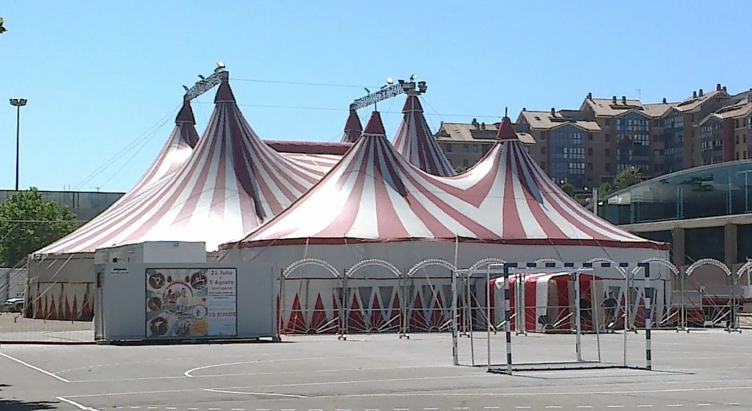Circo Quimera: El circo de tus sueños | Asociación Mies de Vega Circo Quimera: El circo de tus sueños | Asociación Mies de Vega