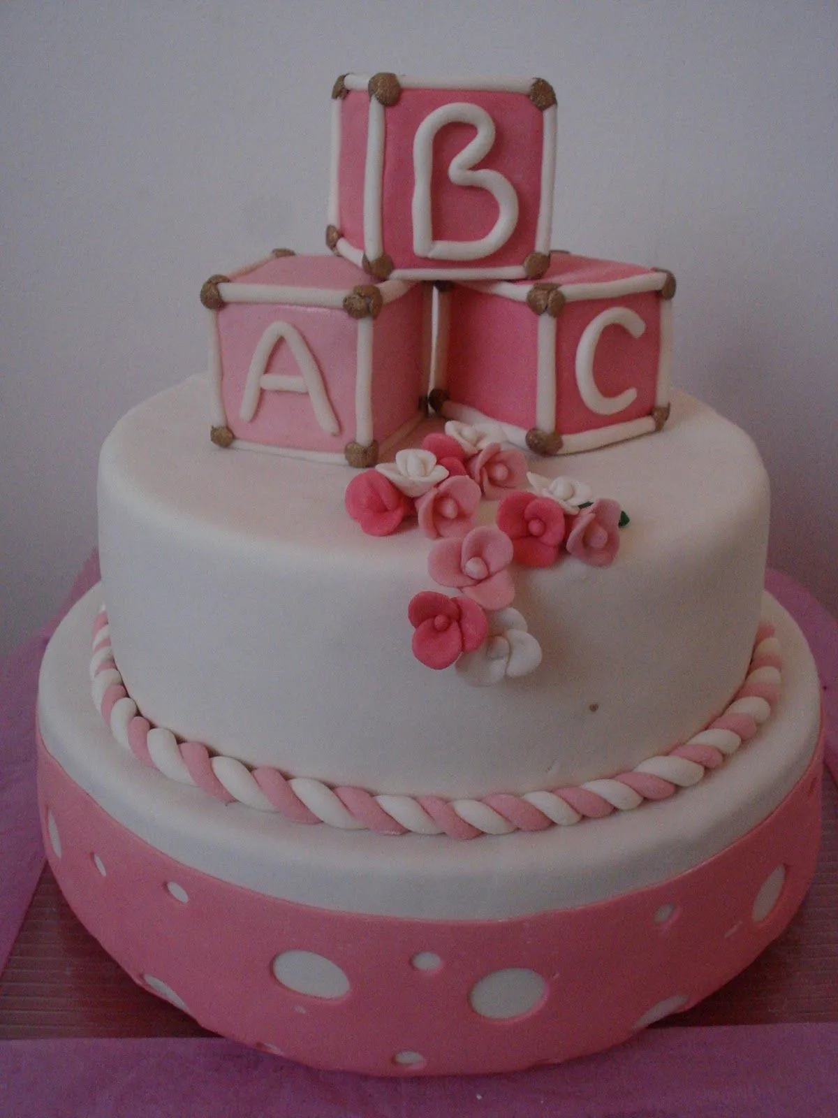 circus postres: SALTIMBANQUIS (TORTAS CHUECAS Y CUBIERTAS DE FONDANT)