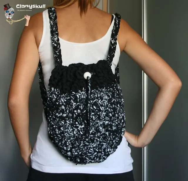 Clanyskull: Mochila de trapillo negro y blanco. | Bolsos y bolsas ...