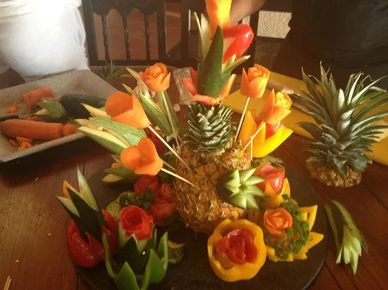 Clase de decoración en frutas - Picture of Club Med Ixtapa Pacific ...