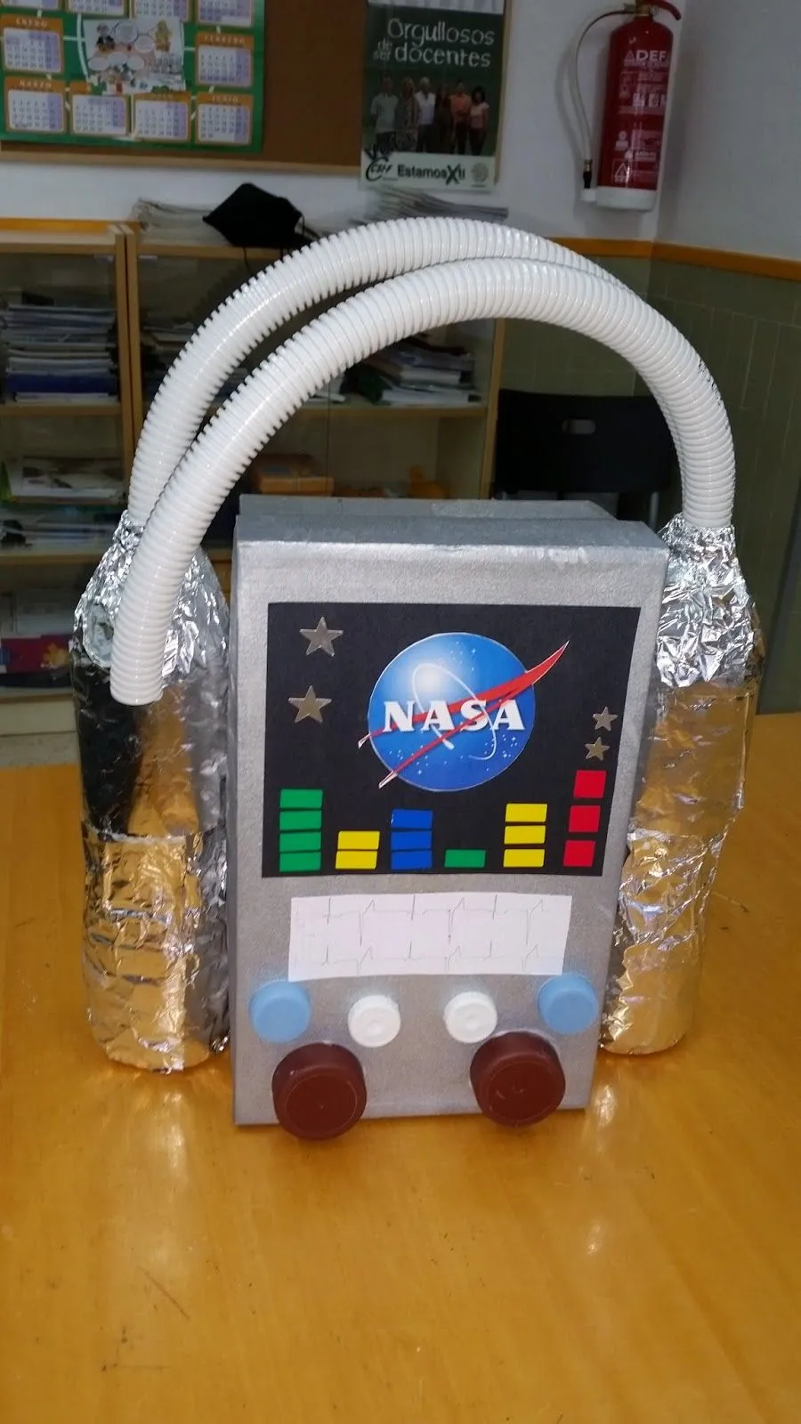Mi clase es divertida: MATERIALES PARA HACER EL DISFRAZ DE ASTRONAUTA Mi clase es divertida: MATERIALES PARA HACER EL DISFRAZ DE ASTRONAUTA