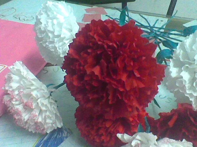 Clavel de papel crepe paso a paso - Imagui