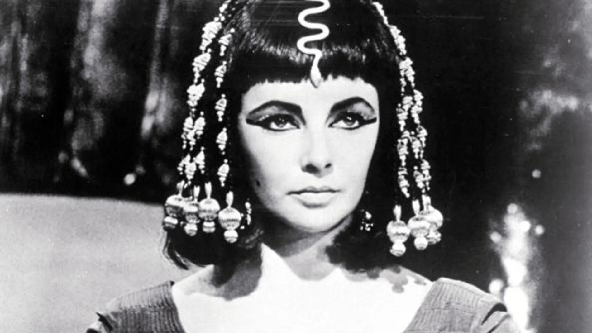 Desde Cleopatra hasta nuestros días: ¿Cómo ha sido el ascenso del maquillaje  a la categoría de lujo?