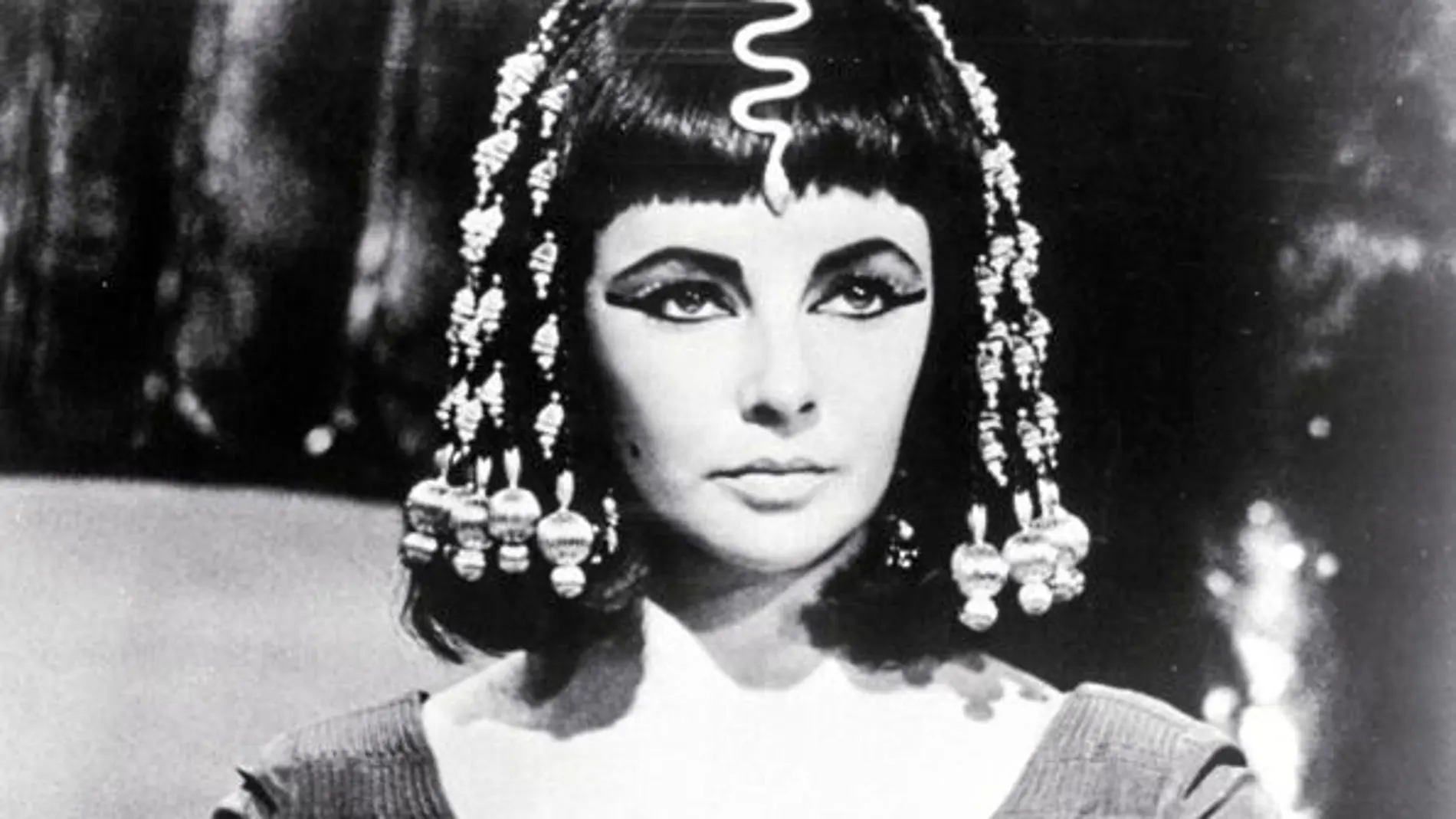 Desde Cleopatra hasta nuestros días: ¿Cómo ha sido el ascenso del maquillaje a la categoría de lujo? Desde Cleopatra hasta nuestros días: ¿Cómo ha sido el ascenso del maquillaje a la categoría de lujo?
