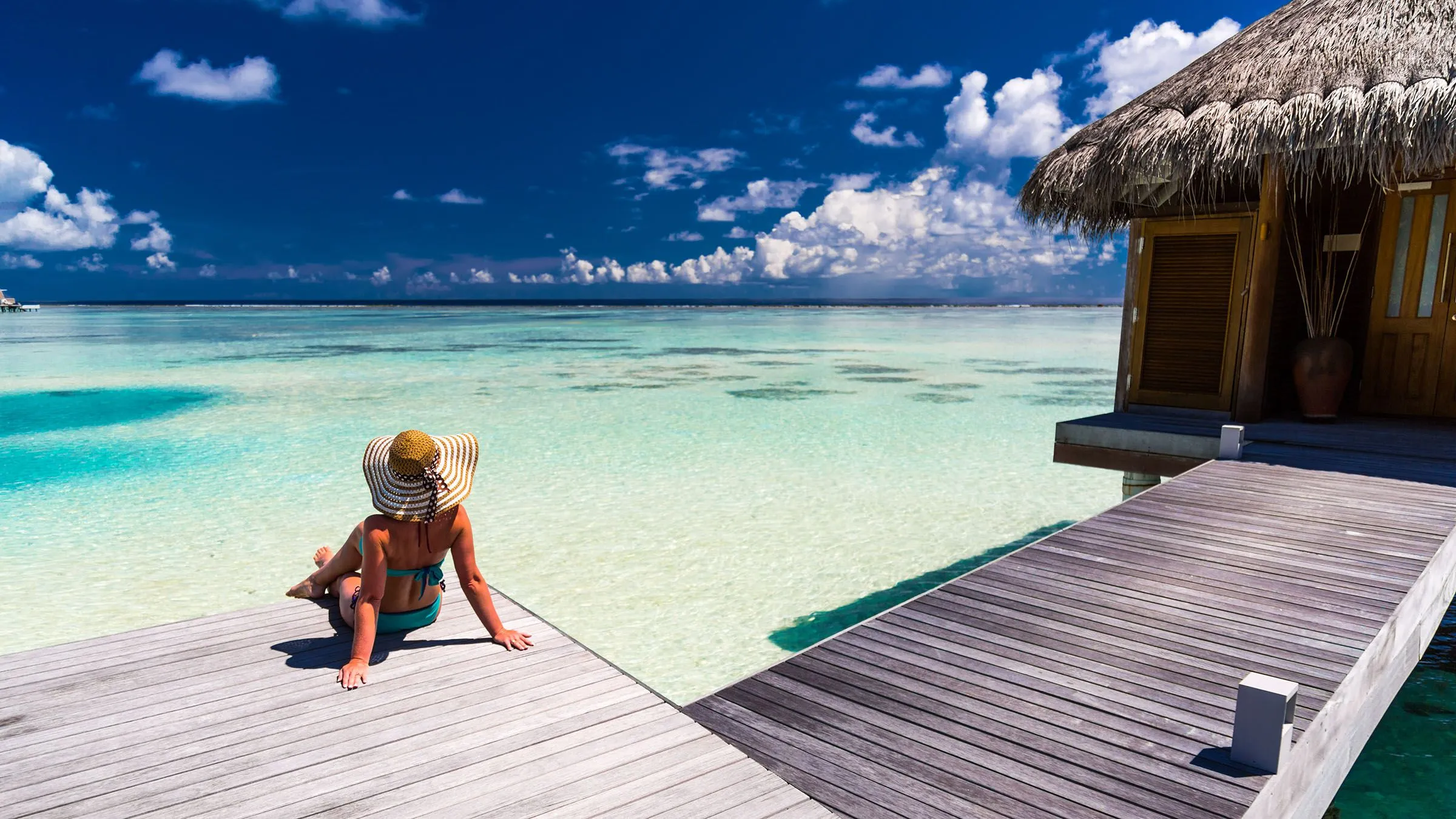 paisaje-con-nubes-de-bora-bora.jpg