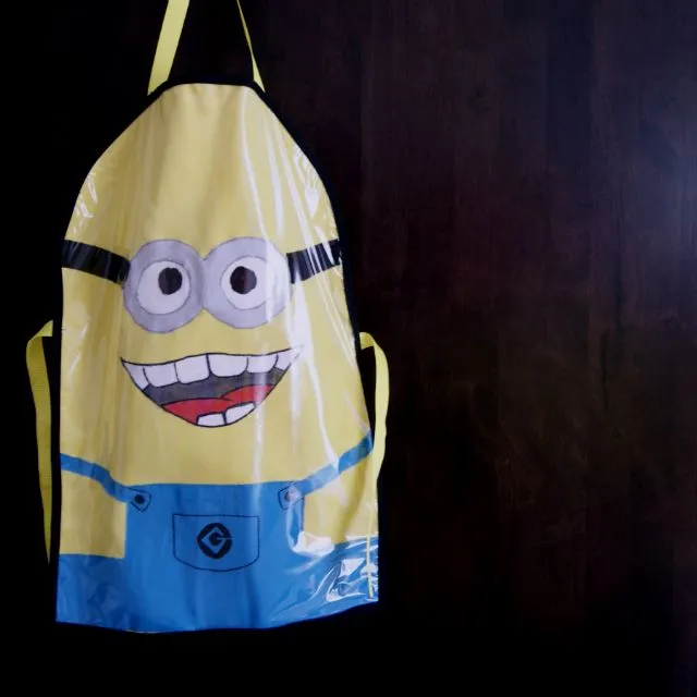 Clo By Clau!: DIY: Kids´ Minion Apron - Cómo hacer un mandil para ...