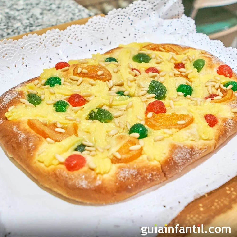 Coca de San Juan con frutas. Receta casera dulce para niños Coca de San Juan con frutas. Receta casera dulce para niños