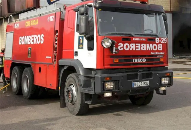 Un coche de bomberos en un incendio en Logroño. EFE/Archivo | Qué.es