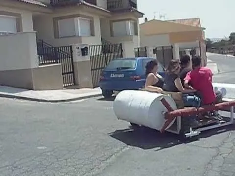 coche picapiedra en pruebas. su paso por boxes. - YouTube