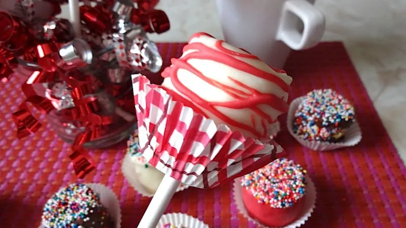 Mi Cocina Rápida: Paletas de Bombón cubiertas de Chocolate Mi Cocina Rápida: Paletas de Bombón cubiertas de Chocolate