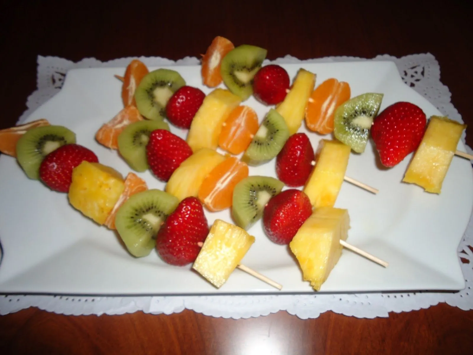 yo cocino mucho: BROCHETAS DE FRUTA CON CHOCOLATE ( PARA 4 PERSONAS ) yo cocino mucho: BROCHETAS DE FRUTA CON CHOCOLATE ( PARA 4 PERSONAS )