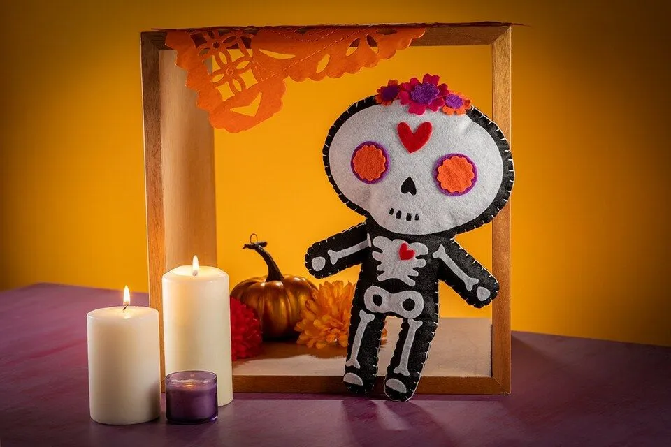 Cómo hacer un cojín de Calavera con fieltro