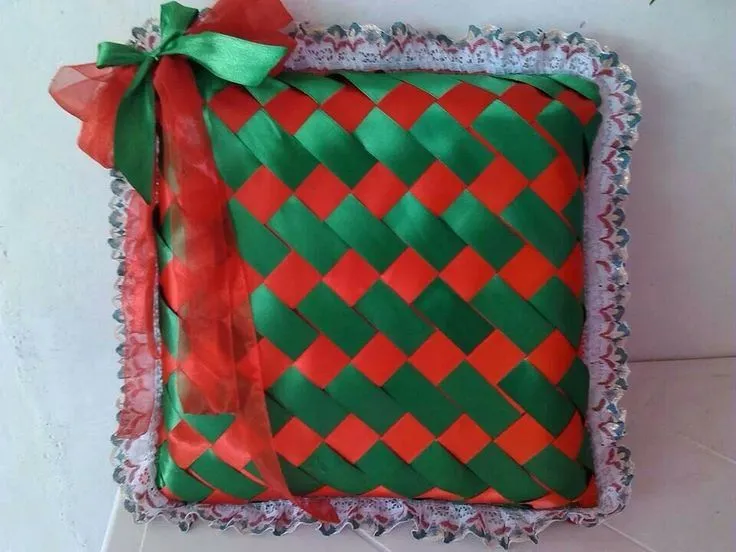 Cojin navideño | ESTERILLADO EN CINTAS | Pinterest Cojin navideño | ESTERILLADO EN CINTAS | Pinterest