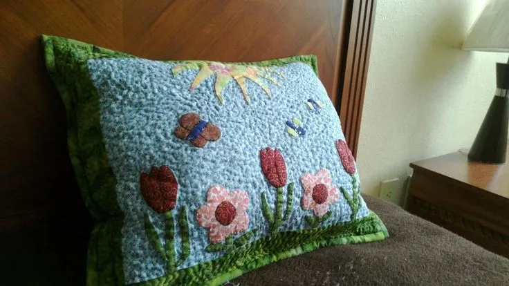 Cojin con tulipanes en Patchwork | Mis diseños en Patchwork ... Cojin con tulipanes en Patchwork | Mis diseños en Patchwork ...