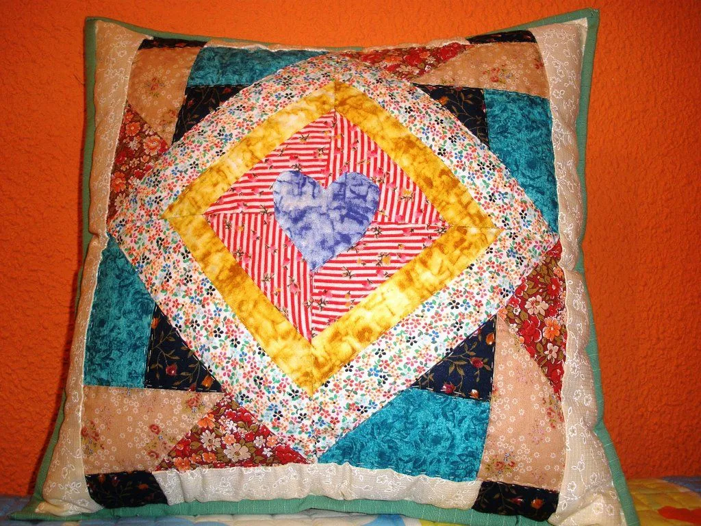 Cojines de patchwork | Aprender manualidades es facilisimo. Cojines de patchwork | Aprender manualidades es facilisimo.