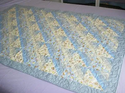 la colcha de bebe que ha ralizado para el bebe de su amiga nieves ...