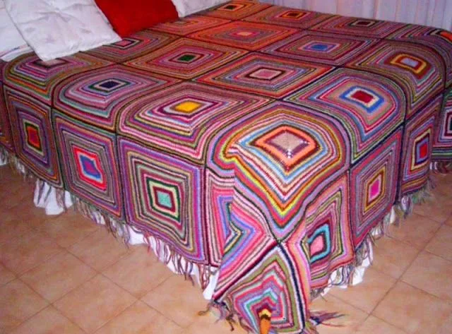 Colcha al crochet tejida con restos de lana | *PASATIEMPOS ... Colcha al crochet tejida con restos de lana | *PASATIEMPOS ...