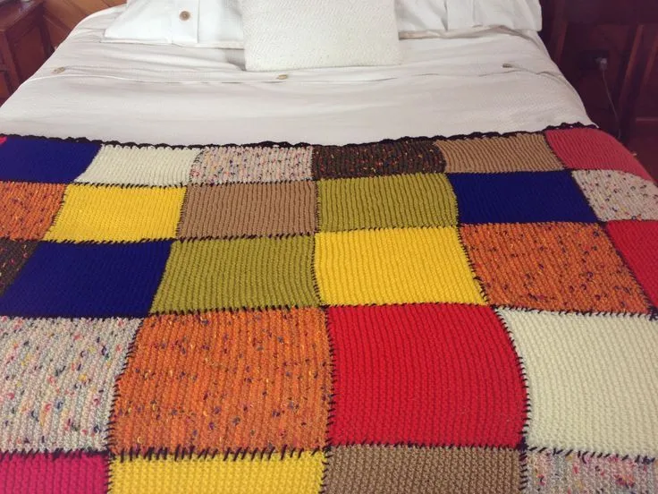 Colcha tejida a mano con lanas de diferentes colores... | colchas ... Colcha tejida a mano con lanas de diferentes colores... | colchas ...