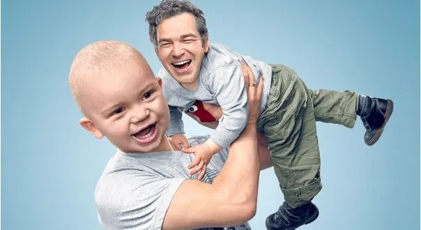 En su colección de fotos, los rostros de los padres y niños están ... En su colección de fotos, los rostros de los padres y niños están ...