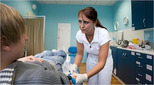 Los colegios de enfermería velarán por la seguridad de los pacientes Los colegios de enfermería velarán por la seguridad de los pacientes