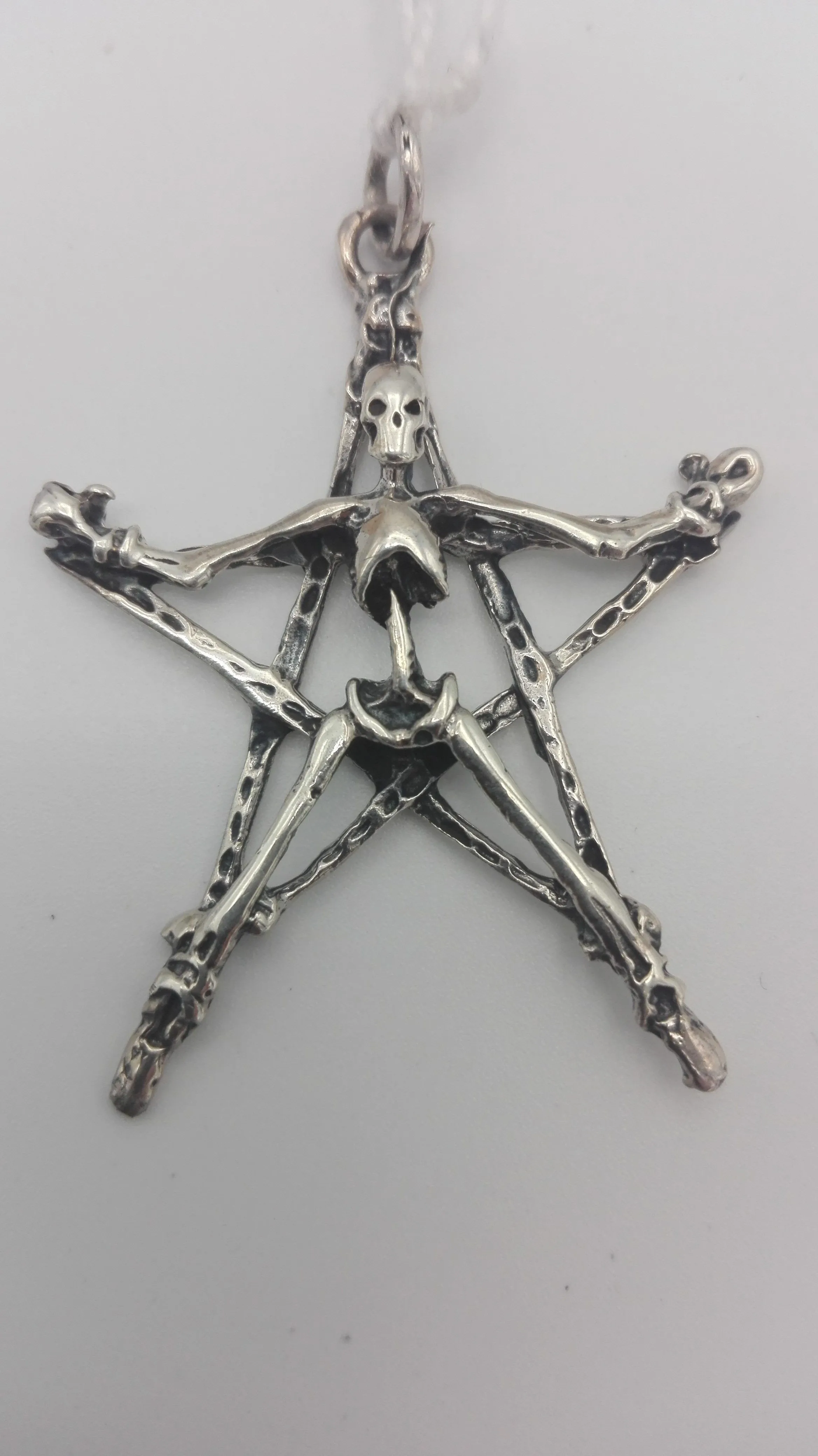 Colgante de estrella de cinco puntas con calavera - Luz de Luna Colgante de estrella de cinco puntas con calavera - Luz de Luna
