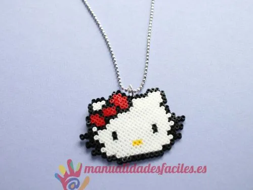 Colgante Hello Kitty hecho con Hama mini | Manualidades faciles