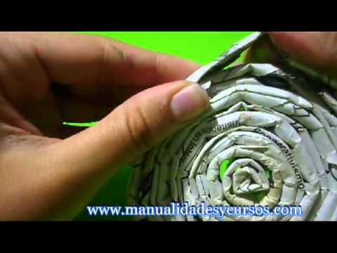 Como hacer colgante con papel de diario y flores en goma eva - YouTube Como hacer colgante con papel de diario y flores en goma eva - YouTube