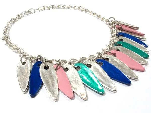 Collar babero roquero de puas